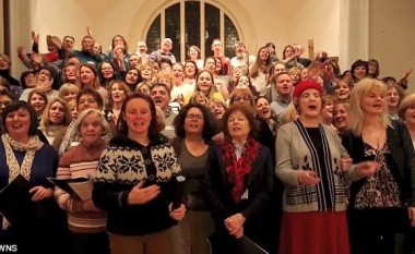 Kori i njerëzve që nuk dinë të këndojnë (Video)
