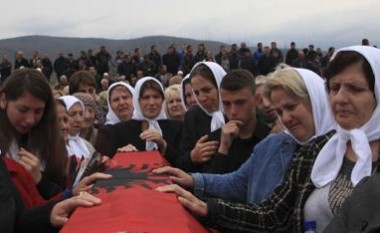 Përmbledhje nga përkujtimi i 17-vjetorit të masakrave në Krushë të Madhe dhe në Suharekë (Video)