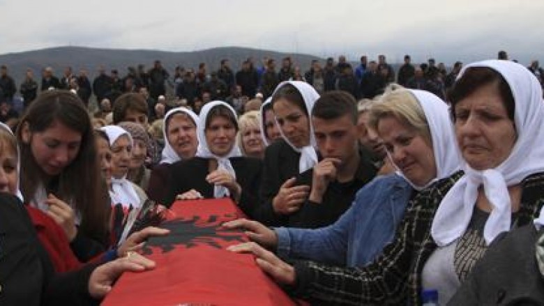Përmbledhje nga përkujtimi i 17-vjetorit të masakrave në Krushë të Madhe dhe në Suharekë (Video)