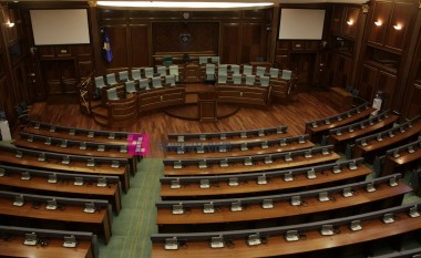 Sot seanca konstituive, në mungesë të marrëveshjes LVV-LDK pritet vetëm betimi i deputetëve