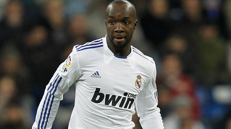 MADRID, SPAIN - DECEMBER 19: Lass Diarra of Real Madrid in action during the La Liga match between Real Madrid and Sevilla at Estadio Santiago Bernabeu on December 19, 2010 in Madrid, Spain. Real Madrid won the match 1-0. (Photo by Angel Martinez/Getty Images) *** Local Caption *** Lass Diarra