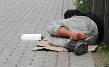 Këtu flenë natën fëmijët që kërkojnë lëmoshë gjatë ditës në Ferizaj (Foto)
