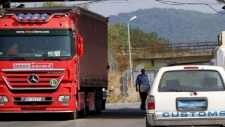 Nga nesër kamionët me naftë nga Serbia mund të futen në Kosovë