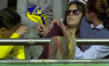 Kush është vajza të cilës Messi ia theu dorën? (Video)
