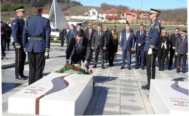 Ministri i Mbrojtjes së Kroacisë vizitoi Kompleksin memorial “Adem Jashari” në Prekaz