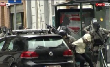 Ky është momenti i arrestimit të terroristit Salah Abdeslam (Foto)