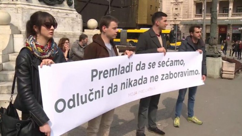 Aktivistët serbë marshojnë në Beograd për viktimat e Suharekës