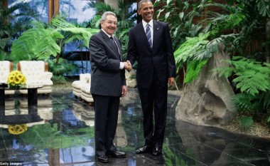 Shtrëngimi historik i duarve, Obama-Castro (Foto)