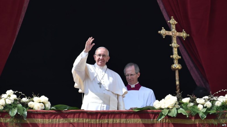 Papa dënon “refuzimin” e migrantëve
