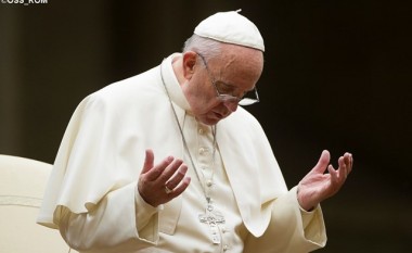 Papa Francesku në “Instagram”: Lutuni për mua