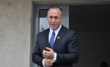 Haradinaj viziton QKU-në dhe jep gjak