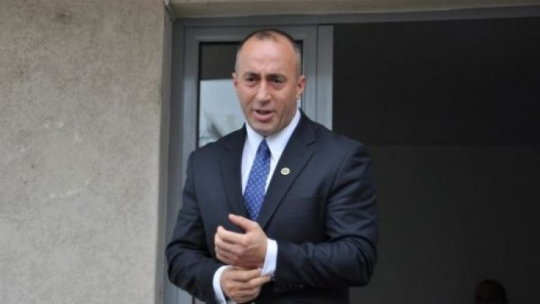 Haradinaj viziton QKU-në dhe jep gjak