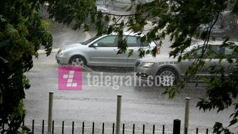 Kosova nesër goditet nga cikloni: Valë e re e reshjeve – në tërë vendin!