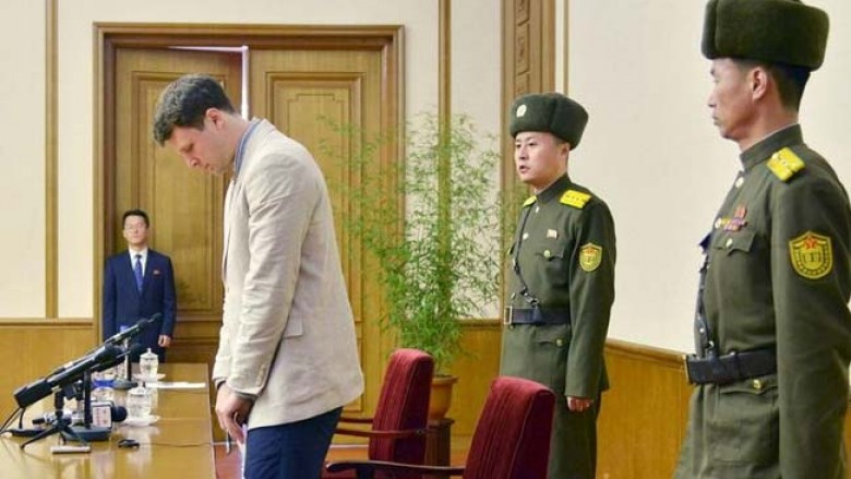 Momenti kur studenti amerikan e kupton se dënimin prej 15 vitesh do ta vuaj në minierat e Koresë së Veriut (Video)