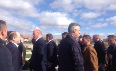 Ballafaqimi i ftohët Thaçi-Haradinaj në Prekaz: Ku jeni komandanta? (Video)