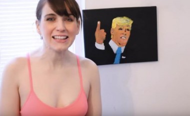 Portreti i Donald Trumpit i pikturuar me anë të gjinjve (Video)
