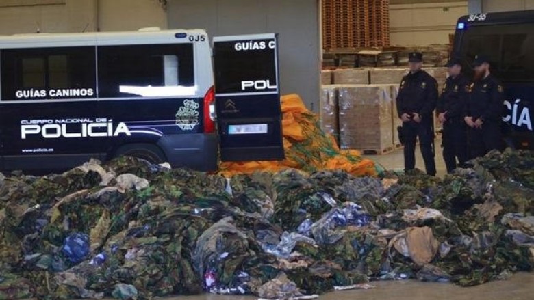 Spanja konfiskon 20 mijë uniforma të ISIS