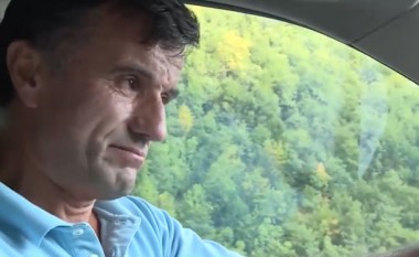 Lotët e burrit, që kundërshton faljen e tokës Malit të Zi (Video)
