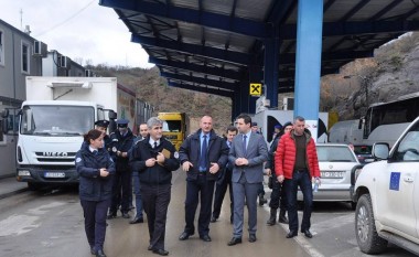 Hoxha: Pikat kufitare në veri po funksionojnë pa probleme