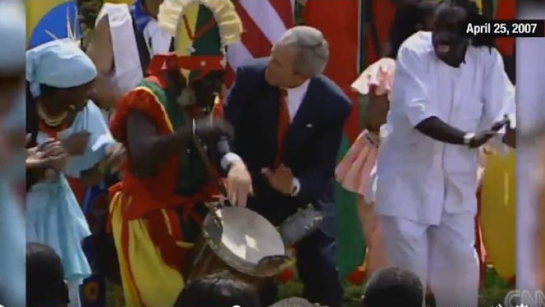 Vallëzimi i Presidentëve amerikanë: Obama nuk është i vetmi që e “humbi veten”! (Video)