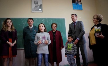 Veseli vizitoi Shkollën Fillore “Ismail Qemali” në Mitrovicë