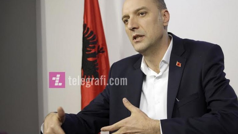 Ymeri: Limaj ishte pro hedhjes së gazit, Haradinaj kundër