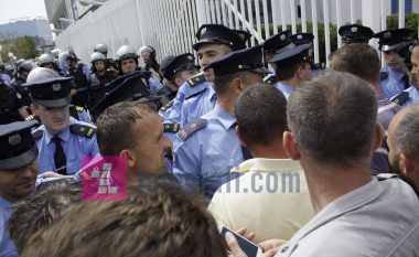 Veteranët protestues kërkojnë llogari nga ministri Abrashi