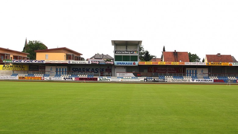 1280px-Stadion_Hartberg_Gegentribüne