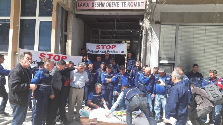 Punëtorët e KEDS-it protestojnë në “tabut” në Mitrovicë