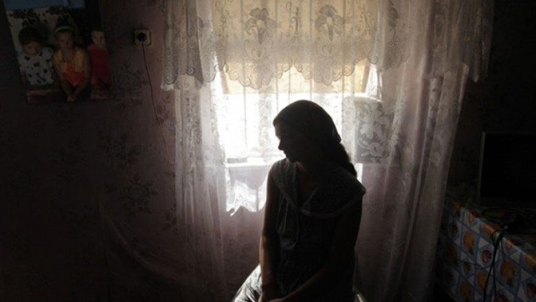 Linda*, e mbijetuara e trafikimit seksual që tash punon si kuzhiniere në Shqipëri (Video)