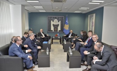 Kryeministri Mustafa flet për anëtarësimin e Kosovës në UEFA dhe FIFA