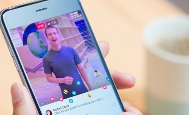 Zuckerberg e përdor versionin e verdhë “special” të Facebook!