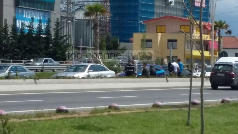 Aksidente në seri, trafik kilometrik në Tiranë-Durrës (Foto)