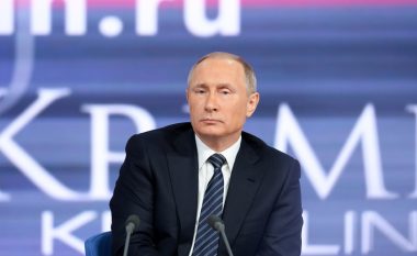 Pesë pyetjet e çuditshme që iu bënë Putinit