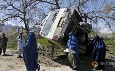 Shpërthejnë dy autobusë, vriten 14 persona në Afganistan