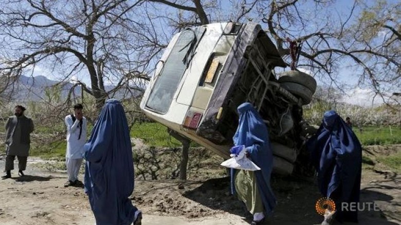 Shpërthejnë dy autobusë, vriten 14 persona në Afganistan