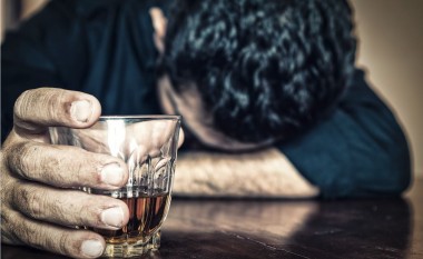 Shifrat e OBSH-së, vdekjet nga alkooli, ku renditet Shqipëria
