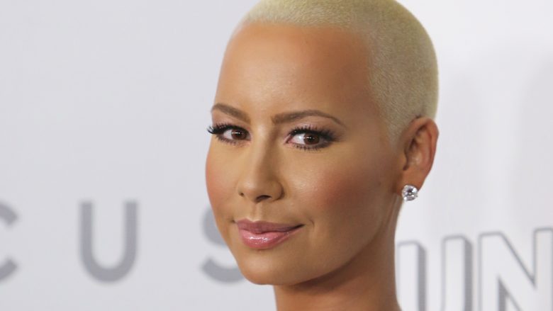 Amber Rose ekspozon trupin, ndërsa ndjekësit e kritikojnë (Foto)