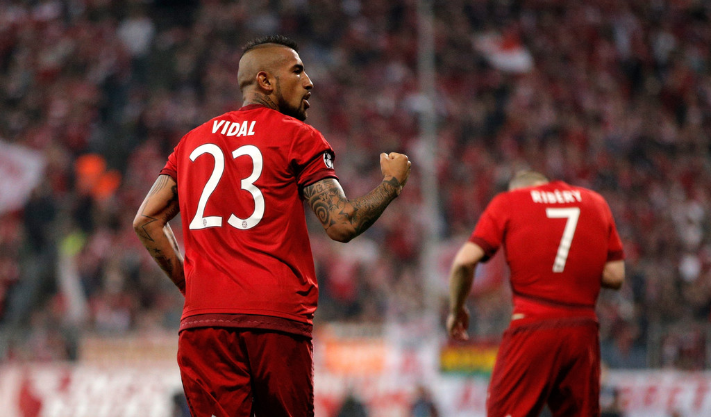 Arturo+Vidal+FC+Bayern+Muenchen+v+SL+Benfica+QvevWwctBVcx