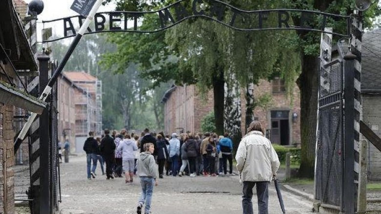 Roja e Auschwitz-it vdes disa ditë para gjykimit