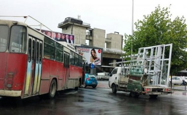 Kush i inçizon qytetarët nëpër ministacionet e autobusëve në Shkup? (Foto)