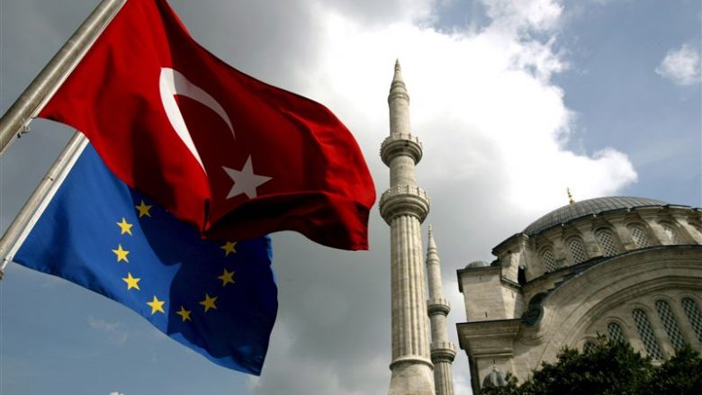 Brukseli në maj vendosë për liberalizimin e vizave për turqit (Video)