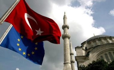 Drejtues të lartë të BE-së në Turqi më 23 prill për çështjen e migrantëve