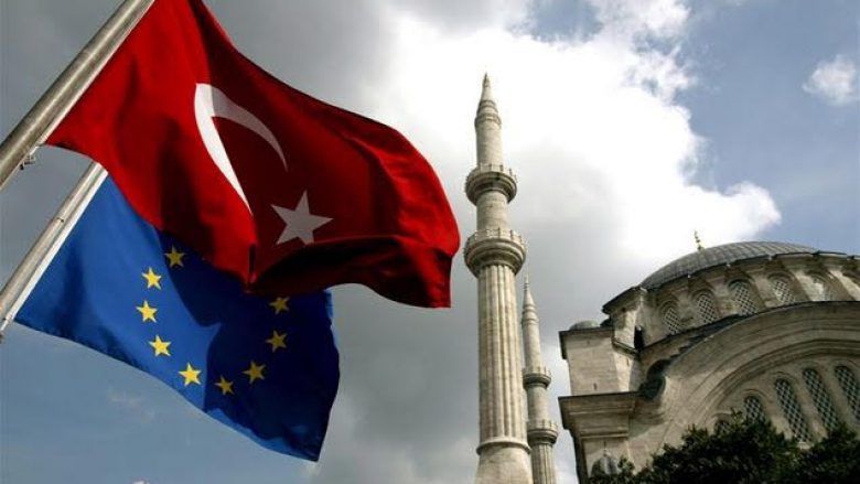 Drejtues të lartë të BE-së në Turqi më 23 prill për çështjen e migrantëve