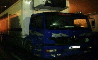 Maqedonia sërish bllokon 5 kamionë me perime që vijnë nga Shqipëria