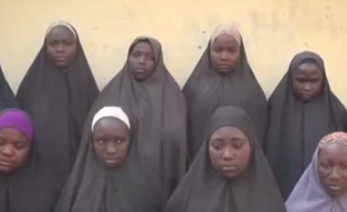 Boko Haram publikon videon e vajzave të rrëmbyera (Video)