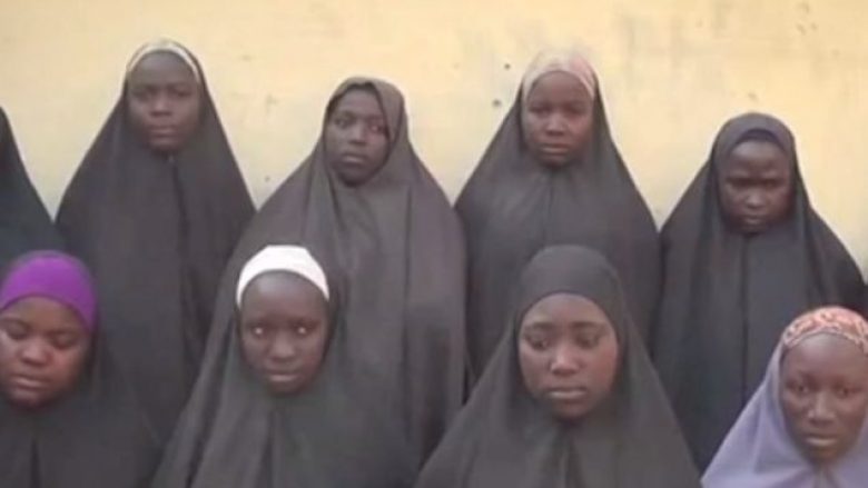 Boko Haram publikon videon e vajzave të rrëmbyera (Video)