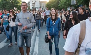 Vazhdohet paraburgimi për njërin nga demonstruesit (Foto)