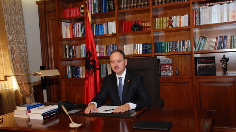 Nishani: Shqipëria është e interesuar për një Maqedoni stabile