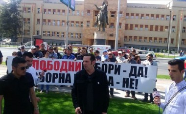 ‘CIVIL’ protestoi para Kuvendit të Maqedonisë
